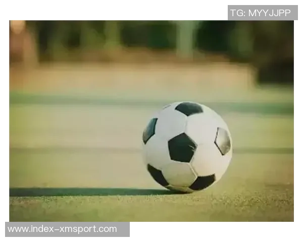 我与足球的激情碰撞在画布上绽放出的艺术之美与梦想之旅